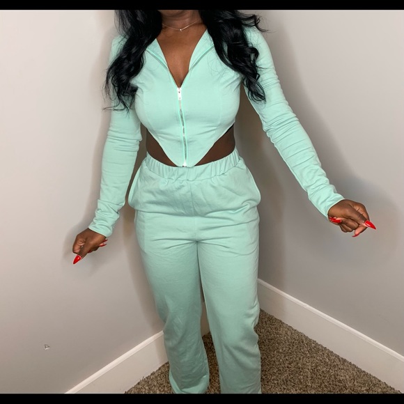 two piece set - Picture 3 of 3